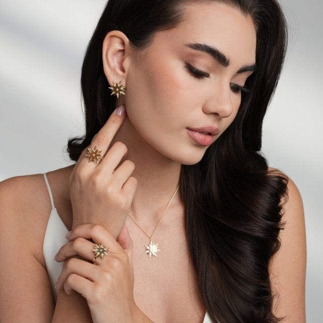 14 KT yellow gold Venus ring with white diamond