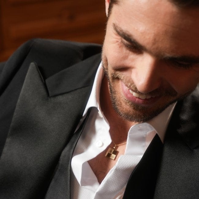 Pandantiv aur alb barbati, King Board