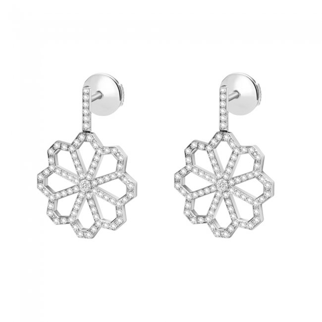 White diamonds Croisette earrings in 18 k white gold